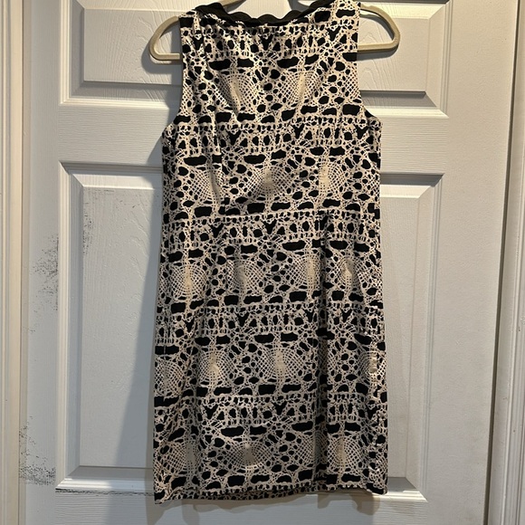Vivienne Tam Tan and White Printed Sleeveless A-Line Dress 8 - Picture 8 of 8